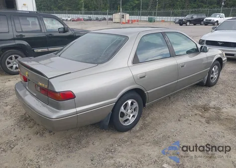1998 Toyota Camry Le z USA, uszkodzony, nr VIN 4T1BG22K3WU290391